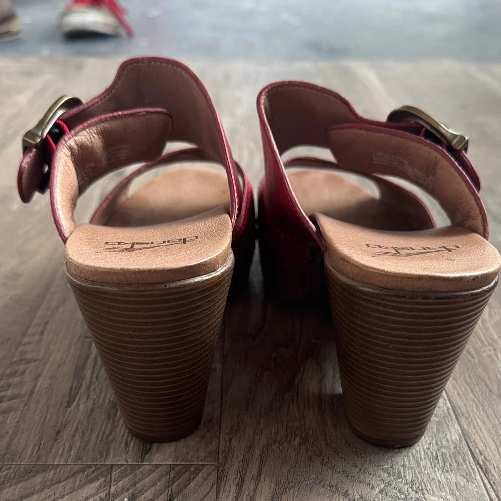 NWOT Dansko - Red Platform Sandals - Size 8.5/39